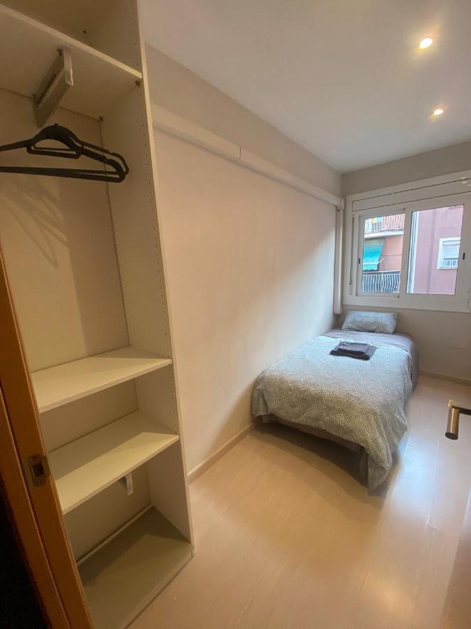 Cozy Apartment At A Great Location! L'Hospitalet de Llobregat Eksteriør bilde